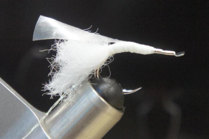 シマアジ用ウィリー針(白)特殊ケイムラ発光3個入り