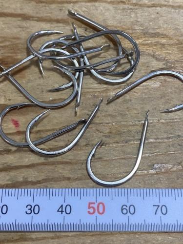 遠征の中深海五目釣りにオナガ針10号10本