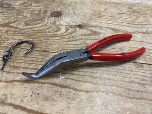 店長一押し!大物泳がせ仕掛け制作に!クニペックスメカニックプライヤー