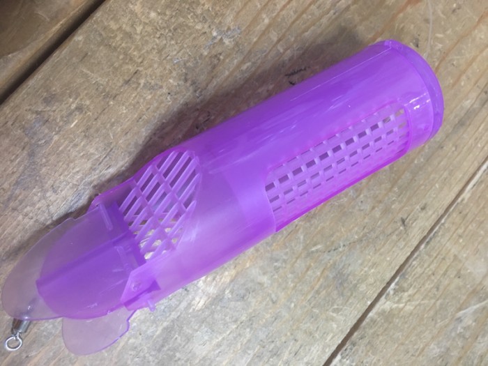 ケイムラサビキロケットL、ムロアジ釣りに中通しライン強化コマセカゴ