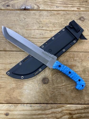 Gサカイ、サビナイフ14MARGARブルー船上の大型魚の解体に!