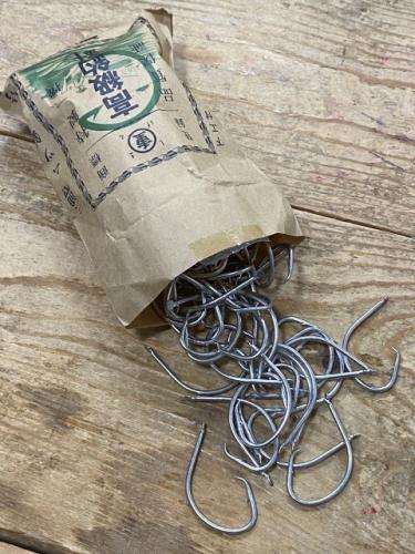 まるしげ細地ムツ28号100本入り新海のベニアコウ釣りに!